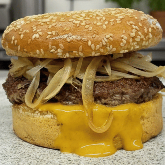 BURGUER CARAMELIZADA - Blend Bovino, pão sem glúten, gergelim, manteiga ghee, cebola caramelizada e mostarda vegetal - SB6